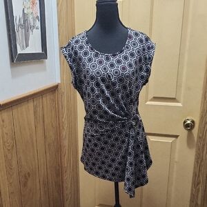 FYLO Monochrome Hexagon Pattern Blouse